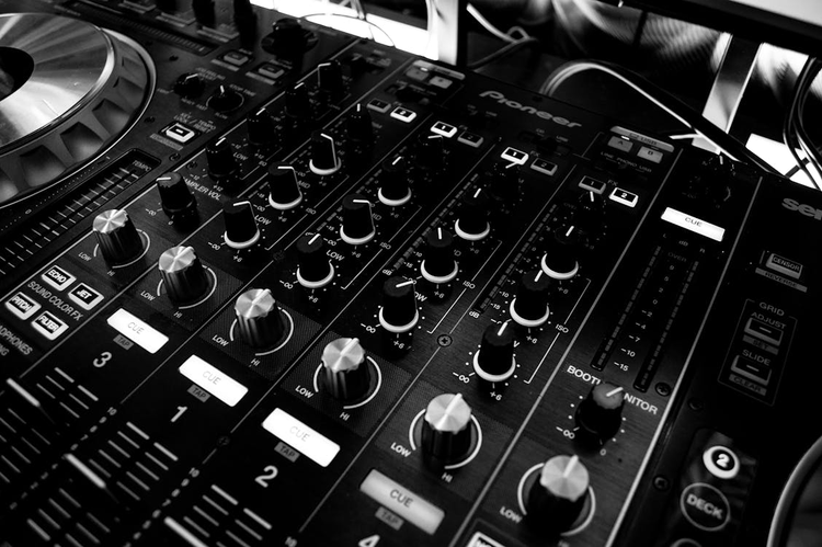 DIGITAL MUSIC